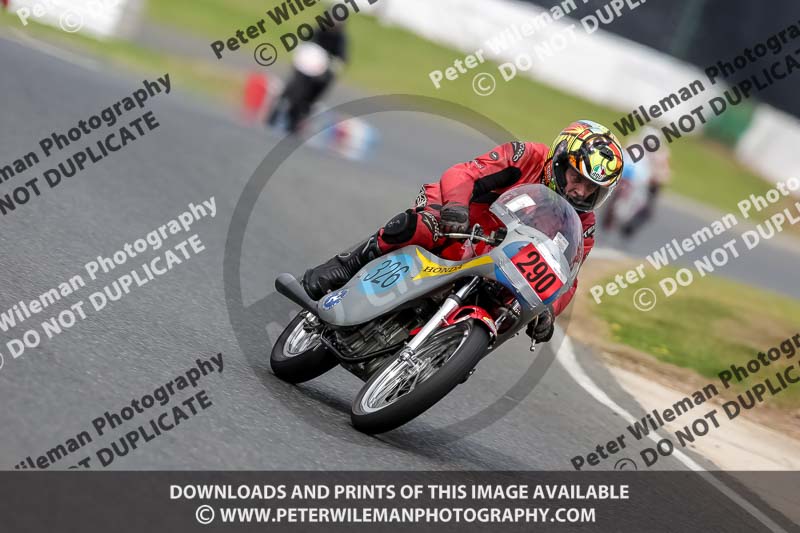 Vintage motorcycle club;eventdigitalimages;mallory park;mallory park trackday photographs;no limits trackdays;peter wileman photography;trackday digital images;trackday photos;vmcc festival 1000 bikes photographs